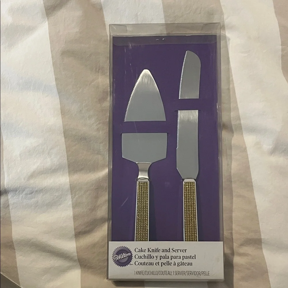 Wilton Elegant Gold Handle Knife and Server Set
